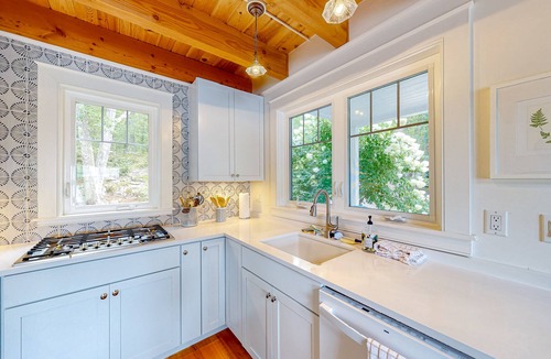 Westport Cottage | Periwinkle Cottage | Sunny cottage in Westport Island overlooking the river
