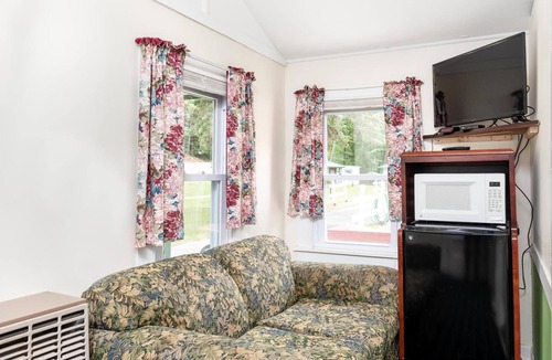Intervale Hotel | Perry's Motel and Cottages
