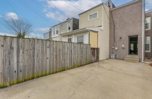 Downtown Baltimore House | Pet-Friendly 3BR Rowhouse: Walk to Patterson Park!