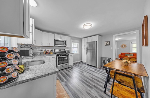 West Mifflin House | Pet-friendly 4br Near Kennywood & Pittsburgh 4 Bedroom Home