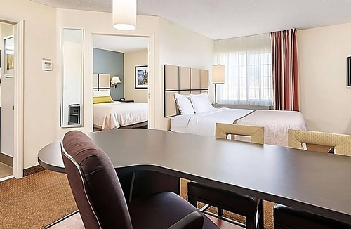 North Arlington Hotel | Pet-friendly Accommodation, Kitchen, Near Hurricane Harbor Arlington!