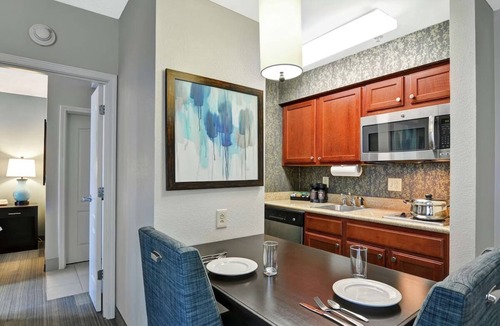 Lexington Hotel | Pet-Friendly Accommodation | Free Parking & Breakfast | 0.8 Mi from Fayette Mall