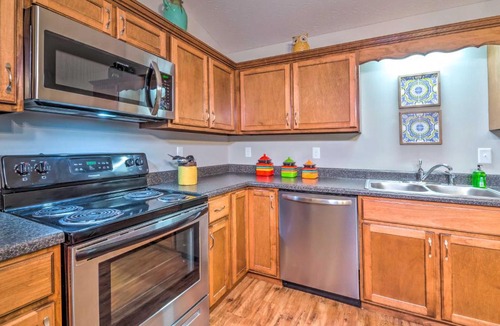 Bowling Green Apartment | Pet-Friendly Brownsville Retreat w/Porch!