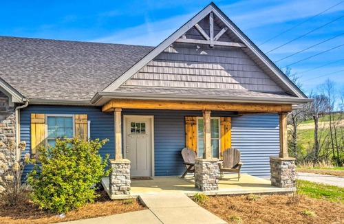 Bowling Green Apartment | Pet-Friendly Brownsville Retreat w/Porch!