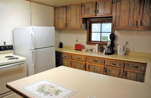 Cooper Landing Cabin | Pet-Friendly Cottage with a Wood-Burning Stove in Chugach National Forest, Alaska
