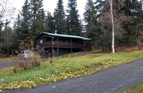 Cooper Landing Cabin | Pet-Friendly Cottage with a Wood-Burning Stove in Chugach National Forest, Alaska