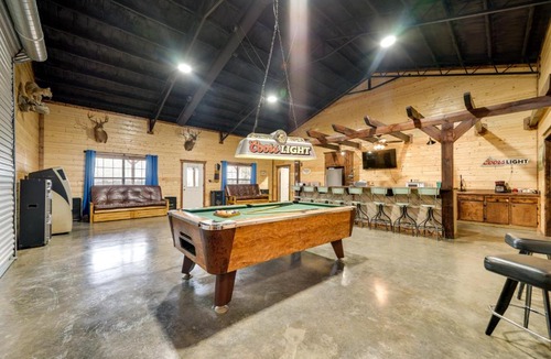 Golden House | Pet-Friendly Eagletown Home ~ 3 Mi to Kayaking!