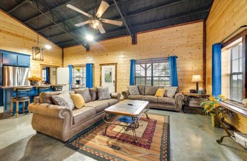 Golden House | Pet-Friendly Eagletown Home ~ 3 Mi to Kayaking!