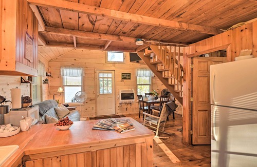 Ellsworth Cottage | Pet-Friendly Ellsworth Cottage on Branch Lake