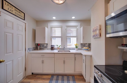 Highland Square House | Pet-Friendly Highland Square Home w/Workspace