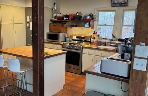 Old Lyme House | Pet Friendly Hilltop Retreat in the Woods