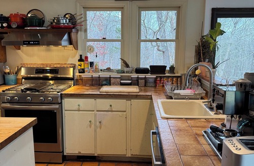 Old Lyme House | Pet Friendly Hilltop Retreat in the Woods
