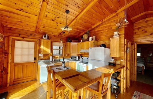 McArthur Cabin | Pet friendly, hot tub, close to Hocking Hills!