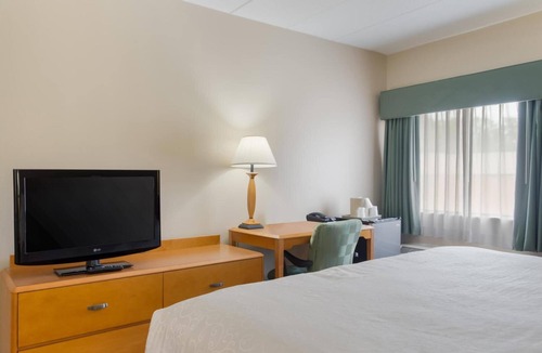 Smithfield Hotel | Pet-Friendly Room near Smithfield Crossings | Free Parking, Breakfast & Pool