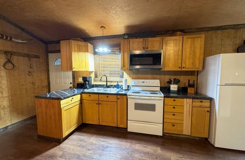 Buchtel Cabin | Pet Friendly Rustic Cabin near Hocking Hills in Nelsonville Ohio Unique Stay