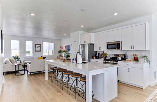 American Fork Condo | Pet-Friendly | Silicon Slopes | Garage