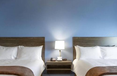 Plainfield Hotel | Pet-Friendly Space w/Full Kitchen for Convenient Extended Stays