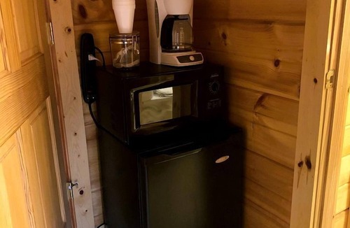 Mingo Cabin | Pet-Friendly Studio Unit Incredible to Reconnect with Nature in West Virginia