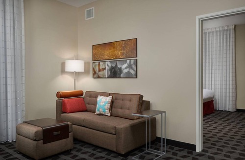 Lake Worth Hotel | Pet-Friendly Suite w/Kitchen Ideal for Family Getaways in Texas | Outdoor Pool