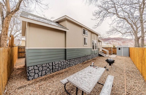 Moab House | Pet-Friendly Tiny Home Near Arches | Sleeps 6 | Fenced Yard | Sunset Mesa