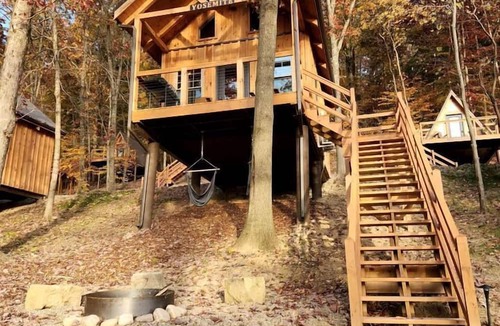 Scio Cabin | Pet-Friendly Tree Cabin by Tappan Lake with Lofted Space in Ohio