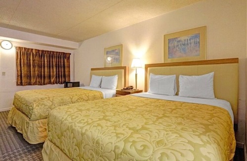 Brookville Hotel | Pet-Friendly Stay near Dayton KOA Holiday | Practical Stay for Families