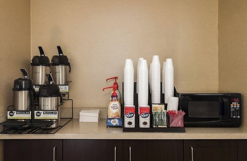 Woburn Hotel | Pets Stay Free! 2 Family-Friendly Units, FREE Parking, Minutes to Stone Zoo!