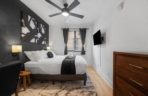 Shadyside Apartment | PFR Suites - Highland, 3BR 2BA Shadyside Condo, 2 Decks, 3rd Floor Walkup