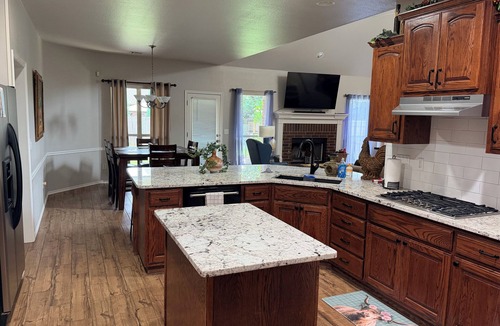 Bixby House | Phenomenal 5-bedroom house in a family-friendly Bixby neighborhood
