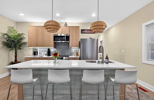 Germantown Apartment | Phoenix Hill Full Duplex | 4BR & 2 Kitchens for 8