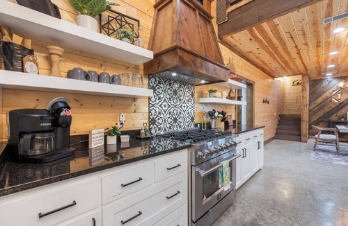 Broken Bow Cabin | Pickleball/Bowling/MiniGolf/Sauna/7 Beds Sleeps31!