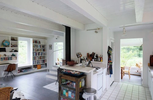 Southfield House | Picturesque cottage house with nearby lake and cafe