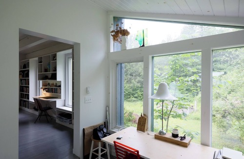 Southfield House | Picturesque cottage house with nearby lake and cafe