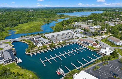 Yarmouth Hotel | Pier 7 Condominium Resort