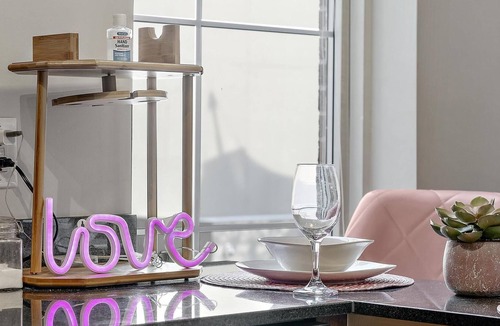 Uptown District Apartment | PINK STUDIO APT IN HEART OF DOWNTOWN