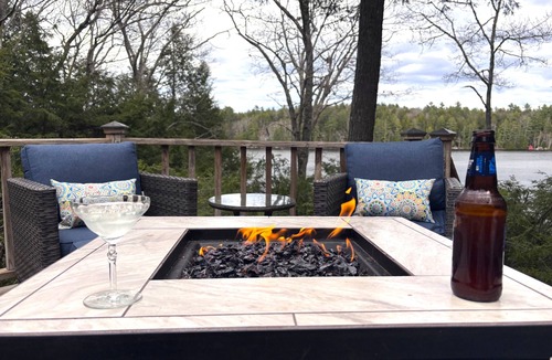 Lincolnville House | Pitcher Perfect Truly the perfect LAKEFRONT Maine getaway