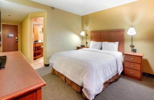 Moon Township Hotel | Pittsburgh Airport Inn and Suites
