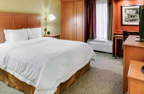 Moon Township Hotel | Pittsburgh Airport Inn and Suites
