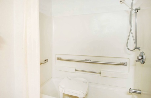 Moon Township Hotel | Pittsburgh Royal Hotel