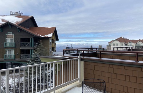 Edray Condo | PLATINUM 1 Bedroom Village w/huge deck. Ski In/Ski Out