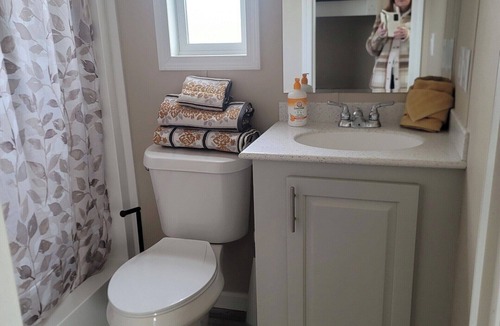 Carthage Cabin | Pleasant 1-bedroom cabin with AC in cozy Carthage. Located on historic Rt66