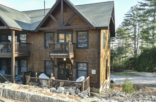 Bridgton Ski Chalet | Pleasant Mountain Slope side Chalet! Moose Pond 3 bed 2.5 baths
