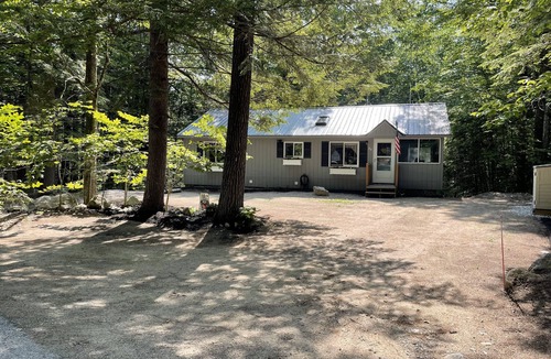 Bridgton House | Pleasant Pine Cottage @ Moose Pond! Lake Access & Assn Pool!