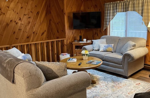 Bridgton House | Pleasant Pine Cottage @ Moose Pond! Lake Access & Assn Pool!