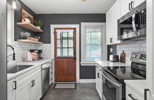 Roselawn Finance Apartment | Pleasant Ridge 1 BR ~ Parking ~ Screened-In Porch