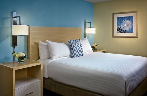 Omaha Hotel | Pleasant Stay, Convenient Location! Onsite Pool, Free Breakfast, Free Parking