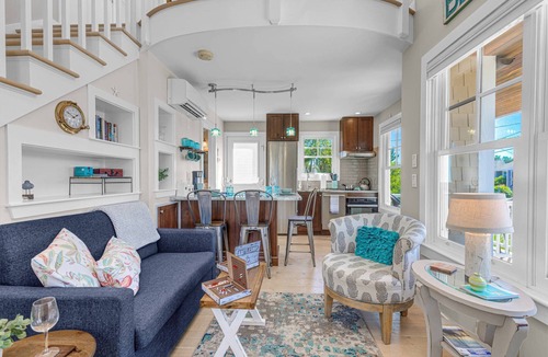 Newburyport House | Plovers Nest: Stay in the Heart of Newburyport for Yankee Homecoming!