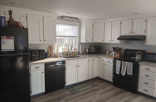 Newburyport House | Plum Island place 5 minute walk to beach 9 minute walk to point