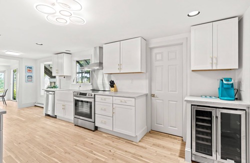 Great Neck House | Plumb Island Sound Waterfront Sunset Getaway