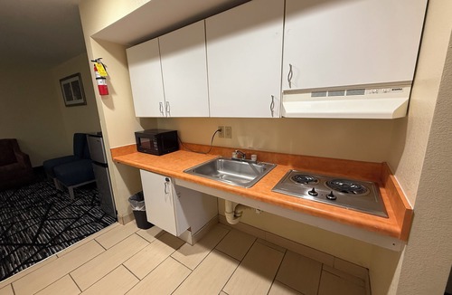 Kingston Hotel | Plymouth Bay Inn and Suites